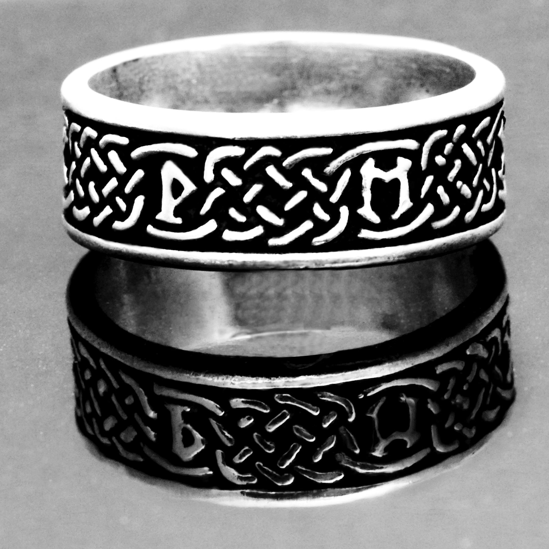 RUNIC LOVE RING IN STERLING SILVER - Image 2
