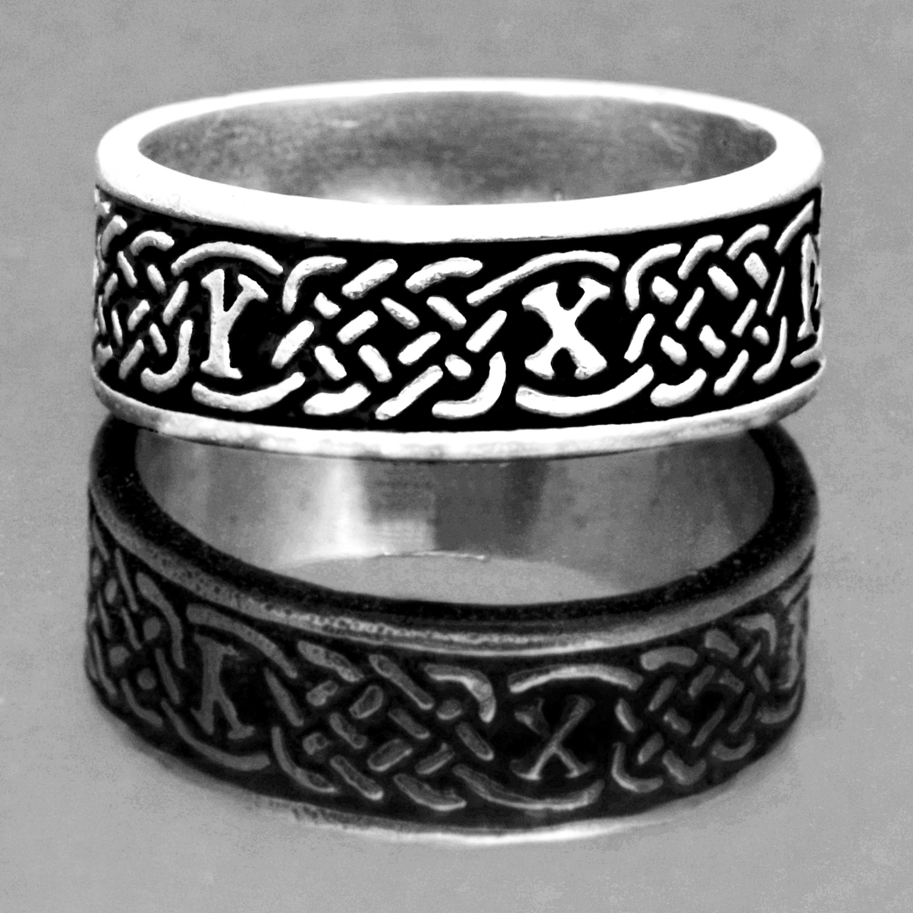 RUNIC LOVE RING IN STERLING SILVER - Image 3