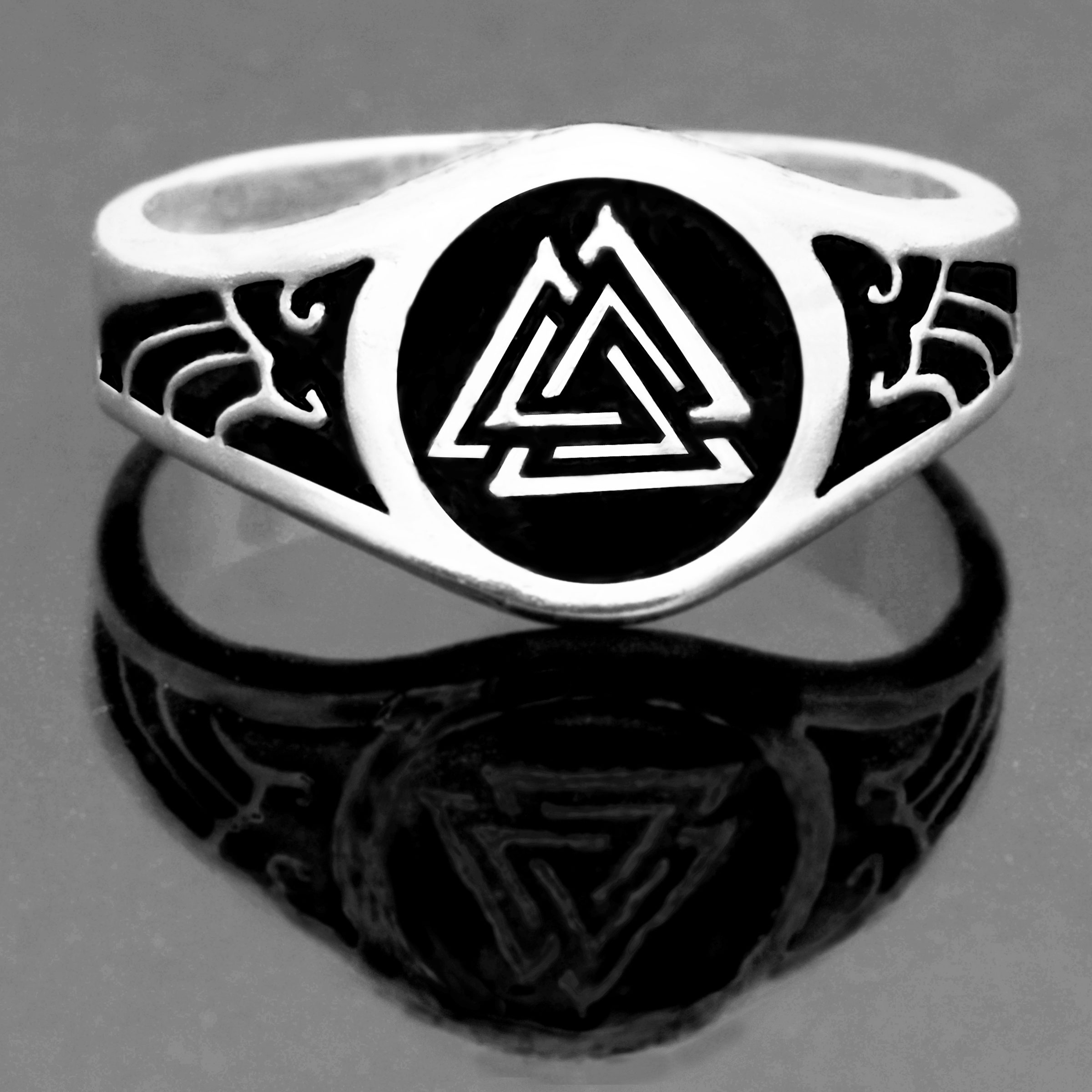 VALKNUT:VIKING WARRIOR RING IN STERLING SILVER