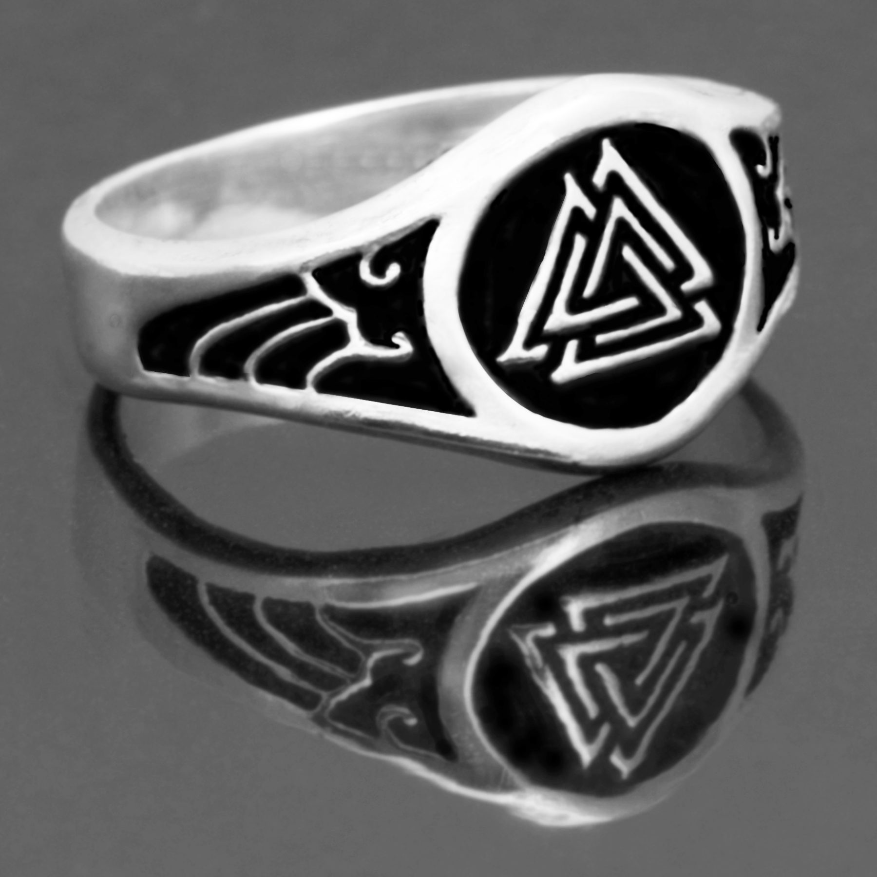 VALKNUT:VIKING WARRIOR RING IN STERLING SILVER - Image 2